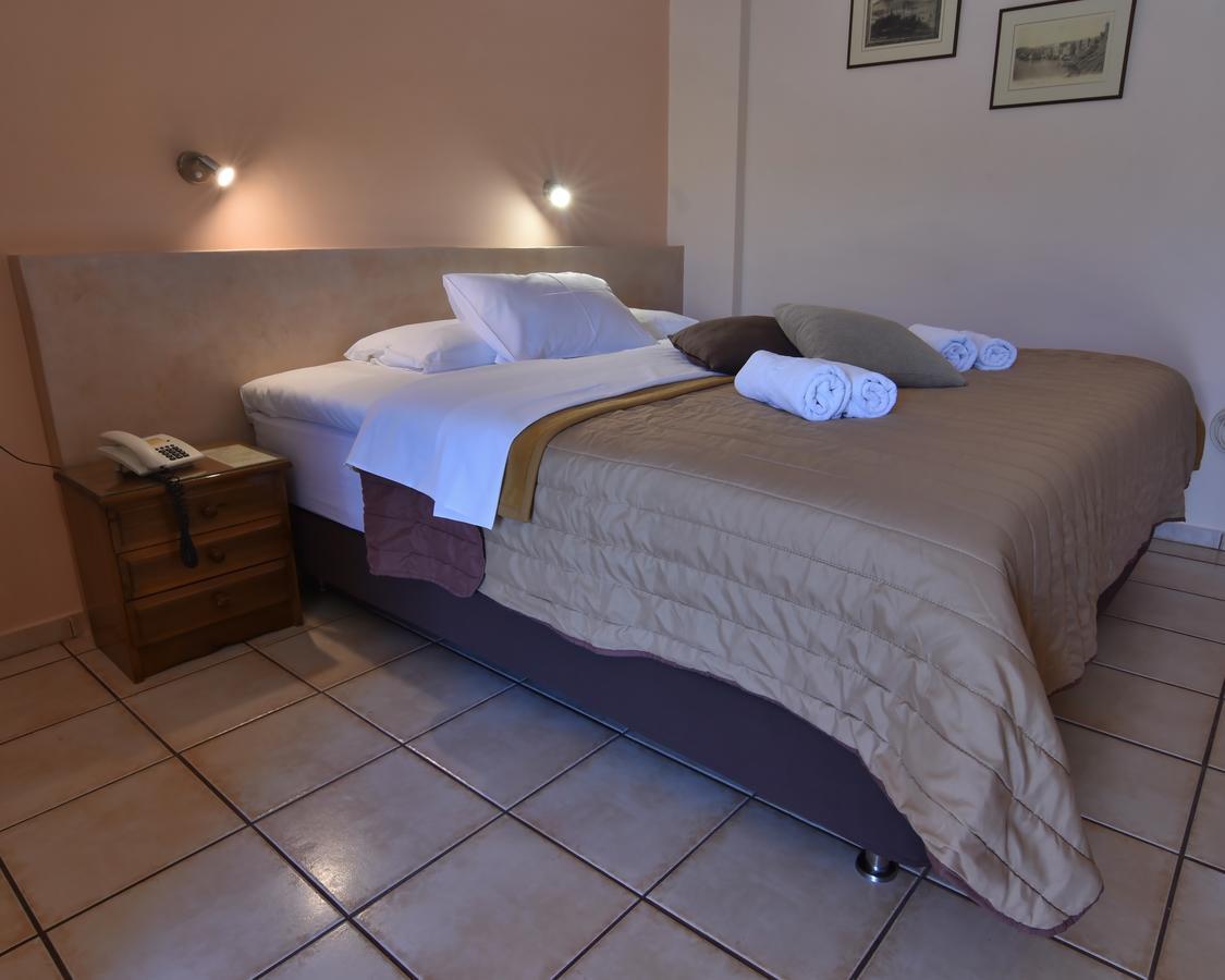Sarris Planet Appartement Ermoupoli Buitenkant foto